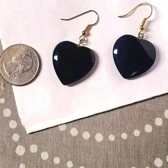 Goldtone black heart stone earrings  VTG style - Picture 7 of 13